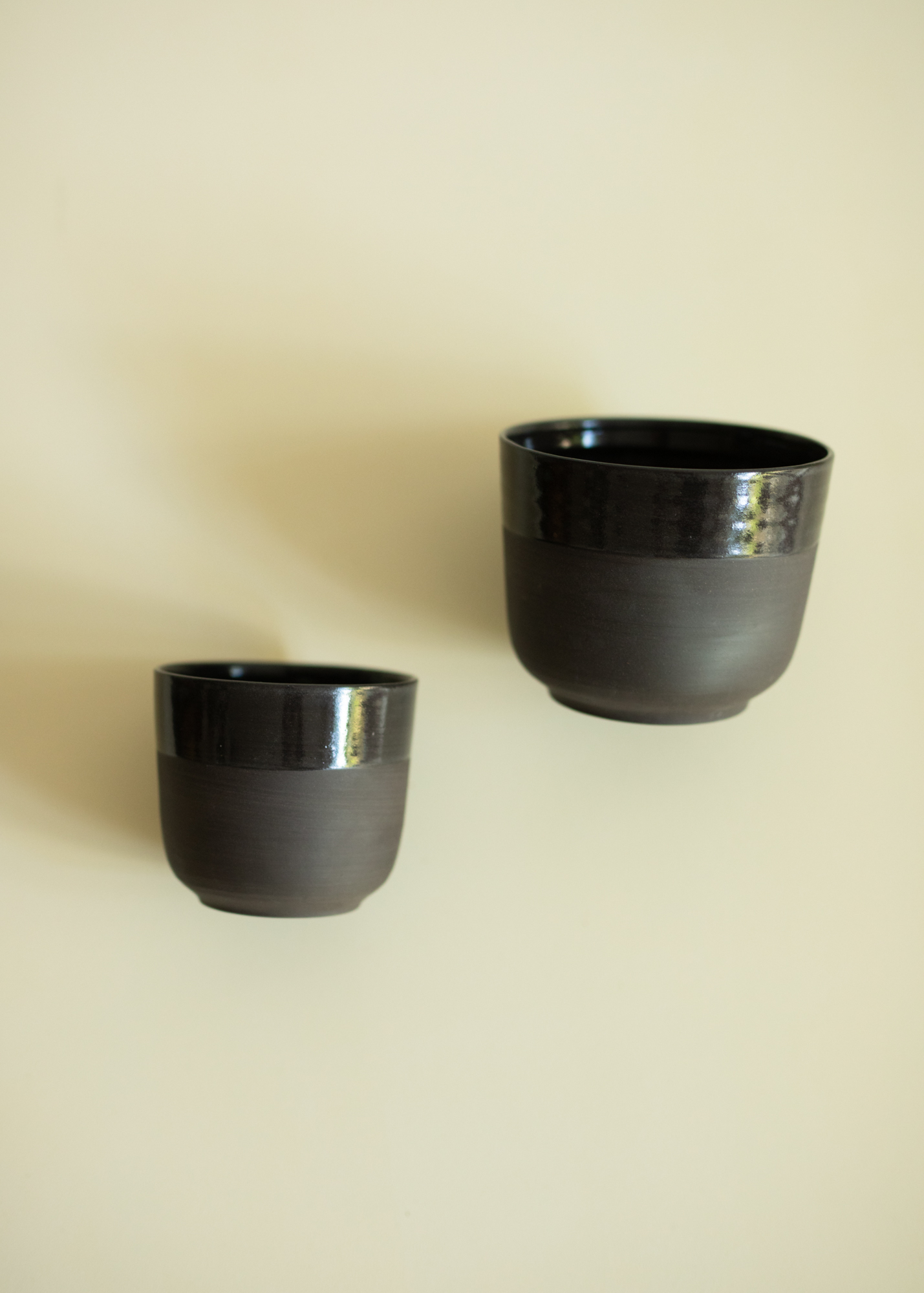 Simply black planter
