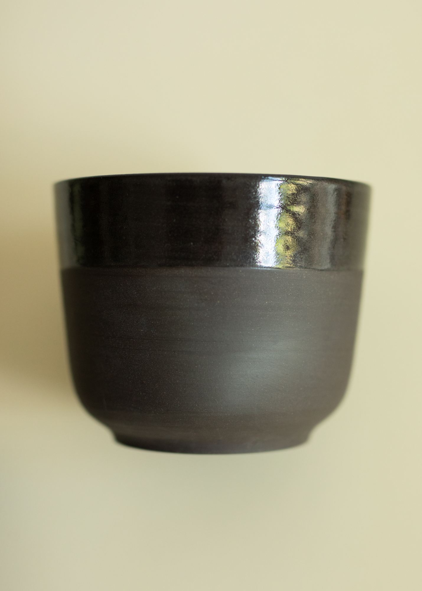 Simply black planter
