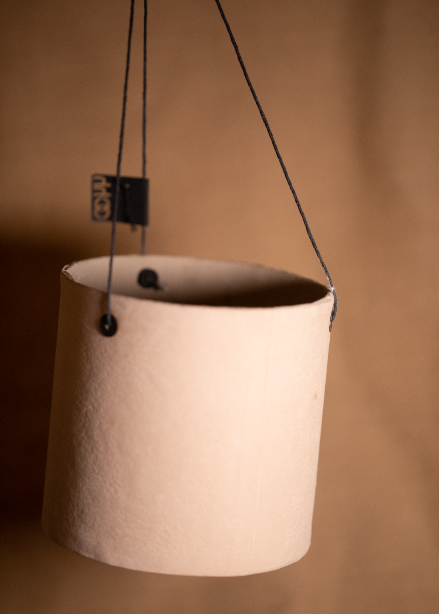 Hanging pot, light brown